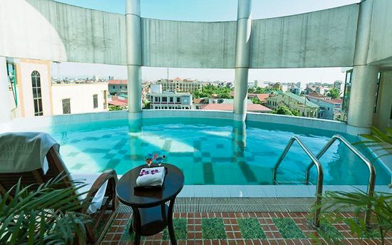 Bể bơi Khách sạn Mường Thanh Thanh Niên Vinh
