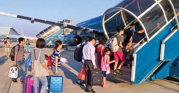 Chuyến bay đưa hành khách về nhà ăn Tết cùng gia đình